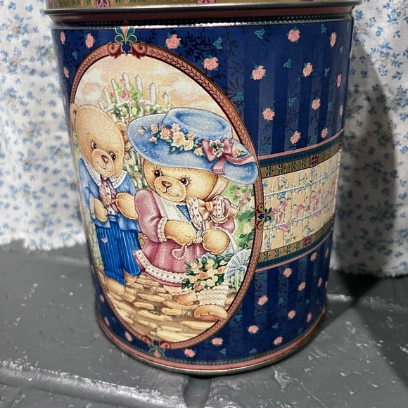Vintage Teddy Bear Decorative Tin - Picture 3 of 5